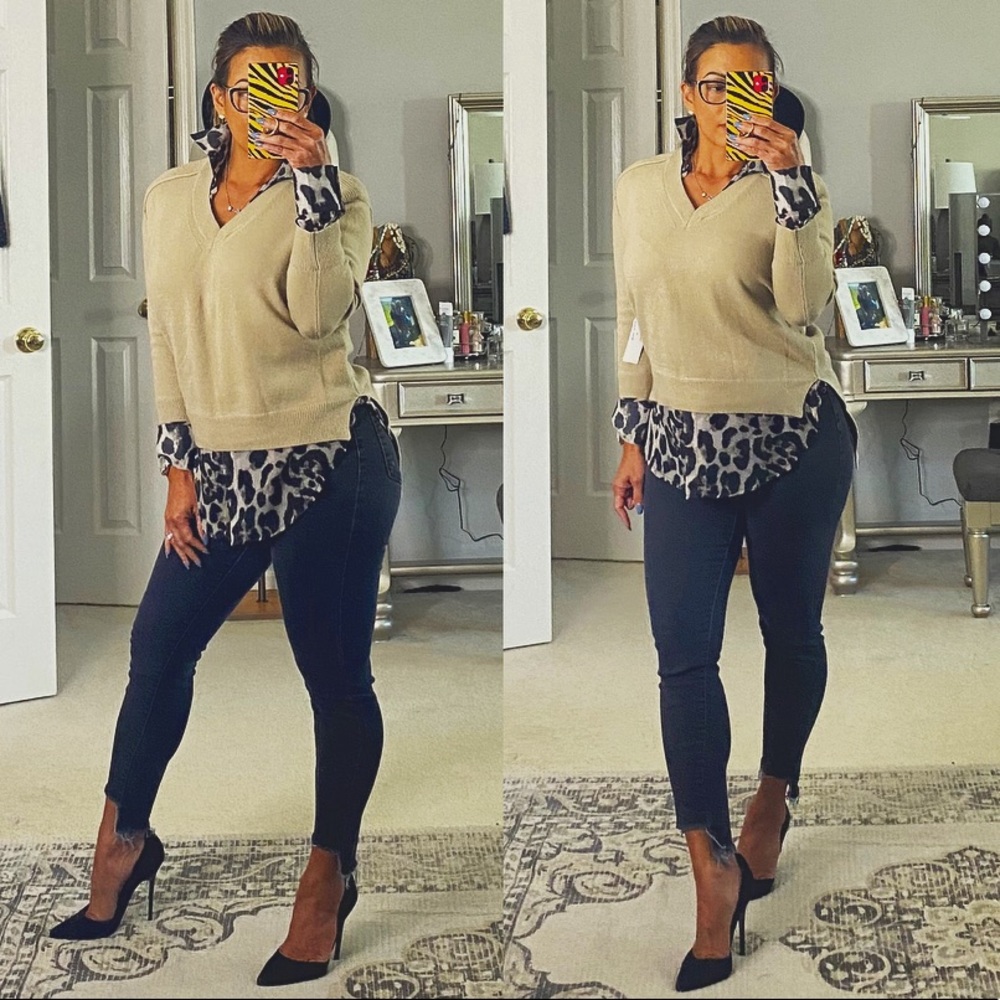 LOVE TOKEN SWEATER TOP